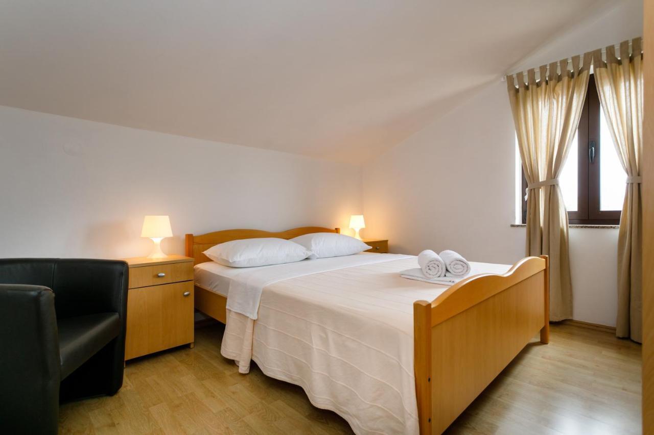 קרק Apartman Sintic מראה חיצוני תמונה
